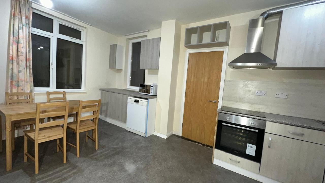North London A Spacious 7 Bedroom House Accommodating Up To 18 People Complete With Own Gym And Table Tennis Zewnętrze zdjęcie