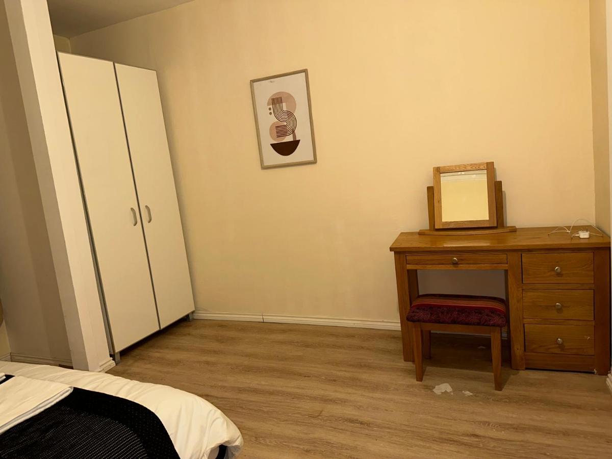 North London A Spacious 7 Bedroom House Accommodating Up To 18 People Complete With Own Gym And Table Tennis Zewnętrze zdjęcie