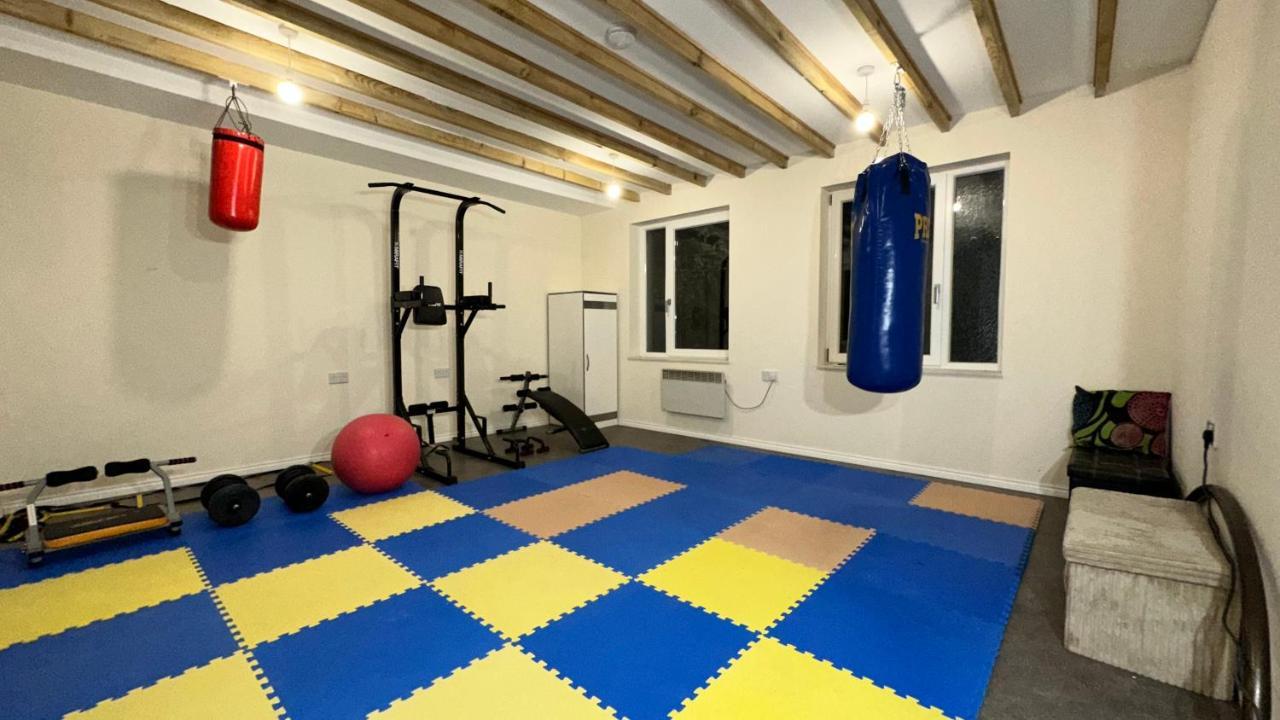 North London A Spacious 7 Bedroom House Accommodating Up To 18 People Complete With Own Gym And Table Tennis Zewnętrze zdjęcie