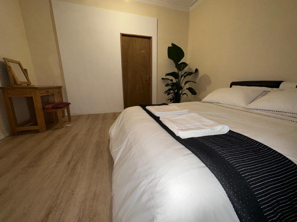 North London A Spacious 7 Bedroom House Accommodating Up To 18 People Complete With Own Gym And Table Tennis Zewnętrze zdjęcie