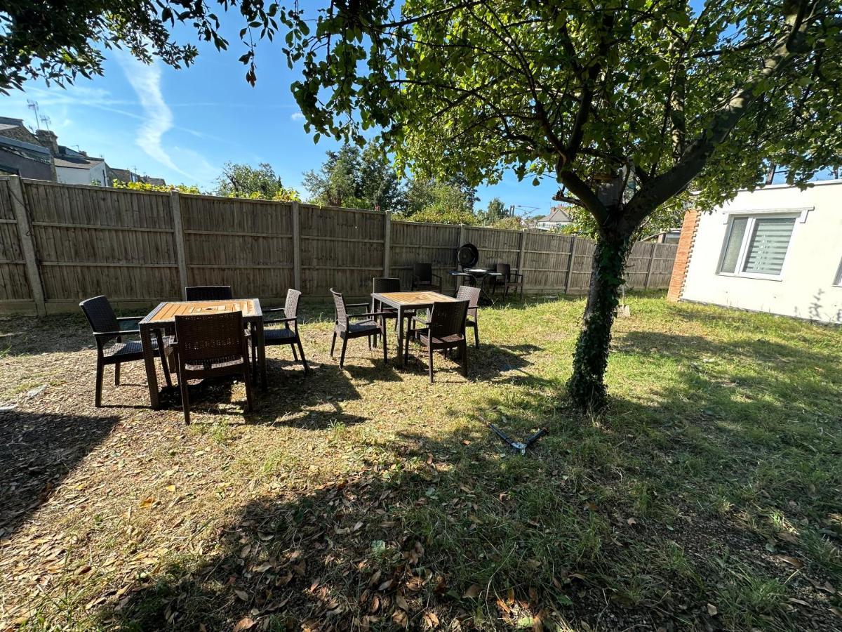 North London A Spacious 7 Bedroom House Accommodating Up To 18 People Complete With Own Gym And Table Tennis Zewnętrze zdjęcie
