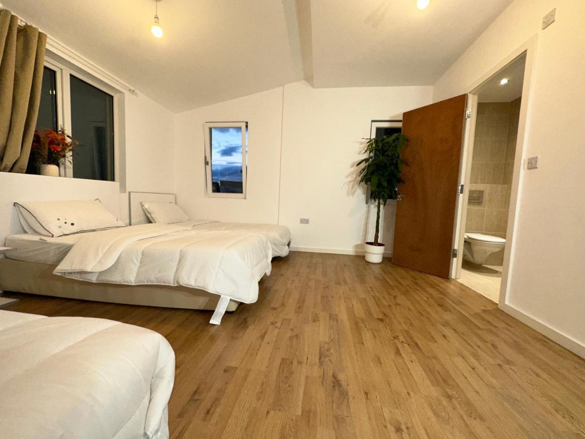 North London A Spacious 7 Bedroom House Accommodating Up To 18 People Complete With Own Gym And Table Tennis Zewnętrze zdjęcie