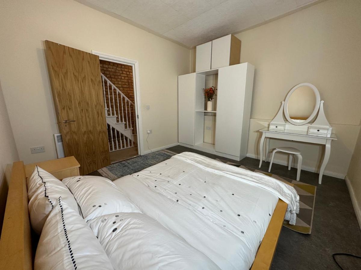 North London A Spacious 7 Bedroom House Accommodating Up To 18 People Complete With Own Gym And Table Tennis Zewnętrze zdjęcie