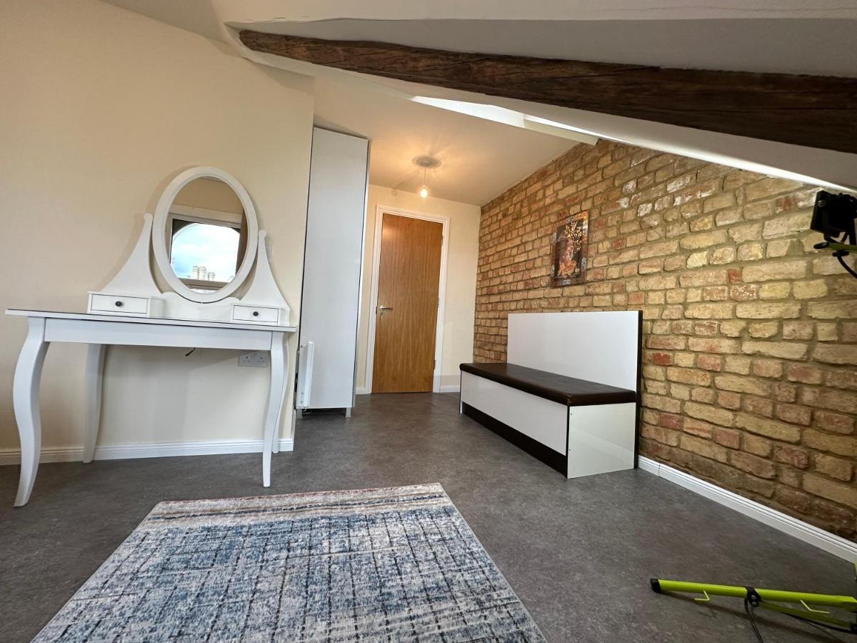 North London A Spacious 7 Bedroom House Accommodating Up To 18 People Complete With Own Gym And Table Tennis Zewnętrze zdjęcie