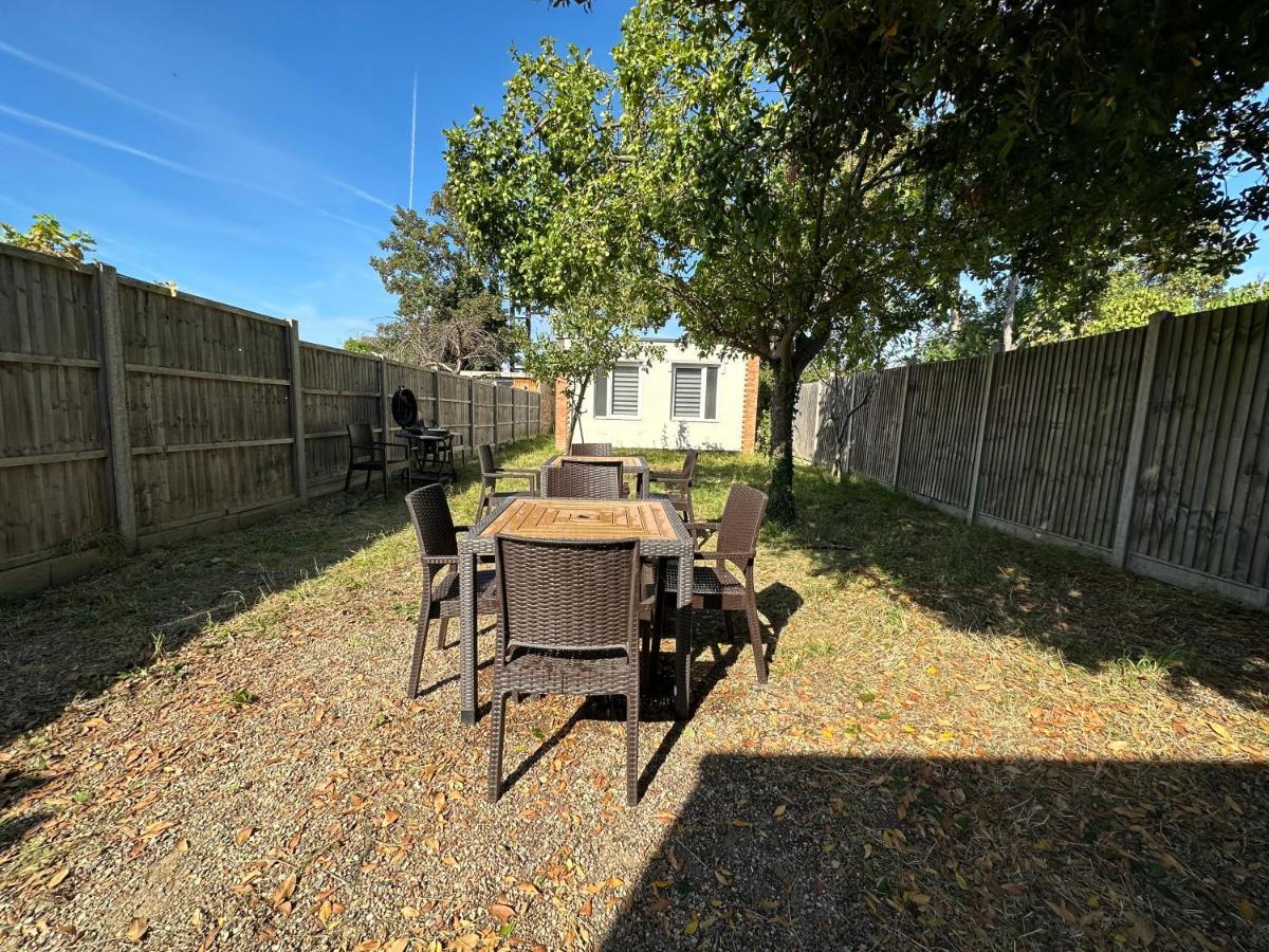 North London A Spacious 7 Bedroom House Accommodating Up To 18 People Complete With Own Gym And Table Tennis Zewnętrze zdjęcie