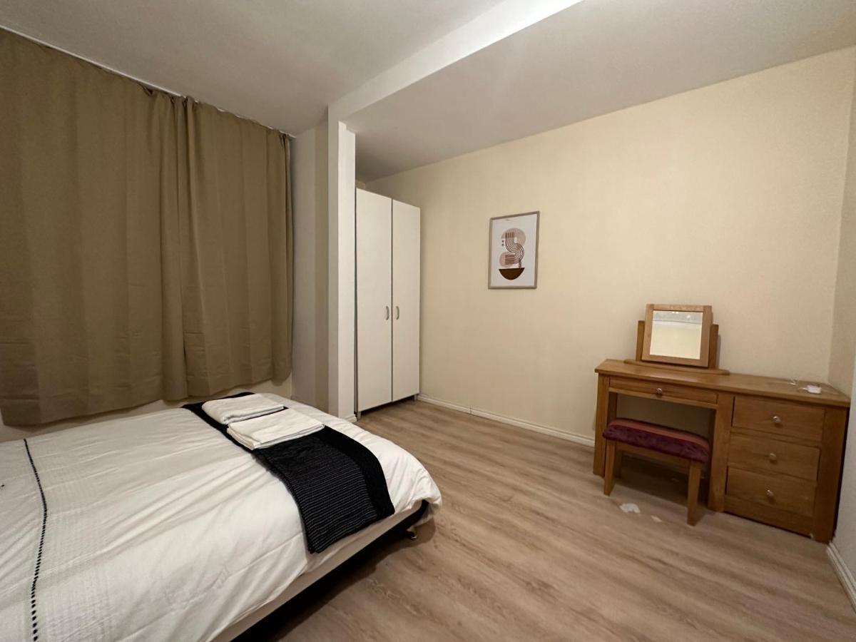 North London A Spacious 7 Bedroom House Accommodating Up To 18 People Complete With Own Gym And Table Tennis Zewnętrze zdjęcie