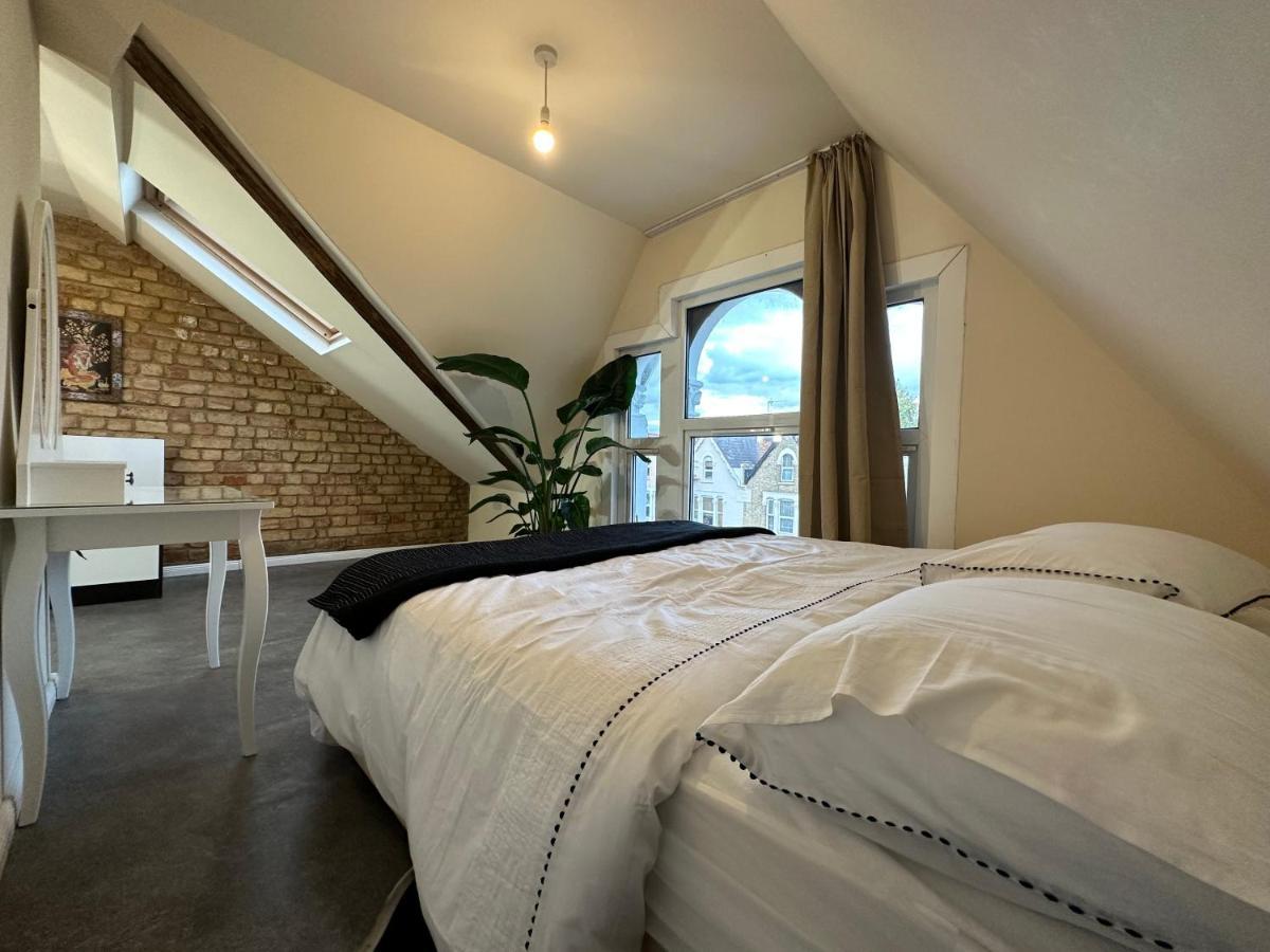 North London A Spacious 7 Bedroom House Accommodating Up To 18 People Complete With Own Gym And Table Tennis Zewnętrze zdjęcie