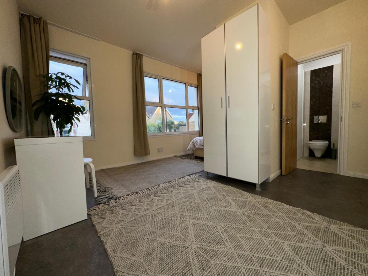 North London A Spacious 7 Bedroom House Accommodating Up To 18 People Complete With Own Gym And Table Tennis Zewnętrze zdjęcie