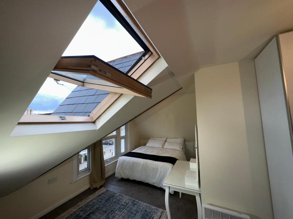 North London A Spacious 7 Bedroom House Accommodating Up To 18 People Complete With Own Gym And Table Tennis Zewnętrze zdjęcie