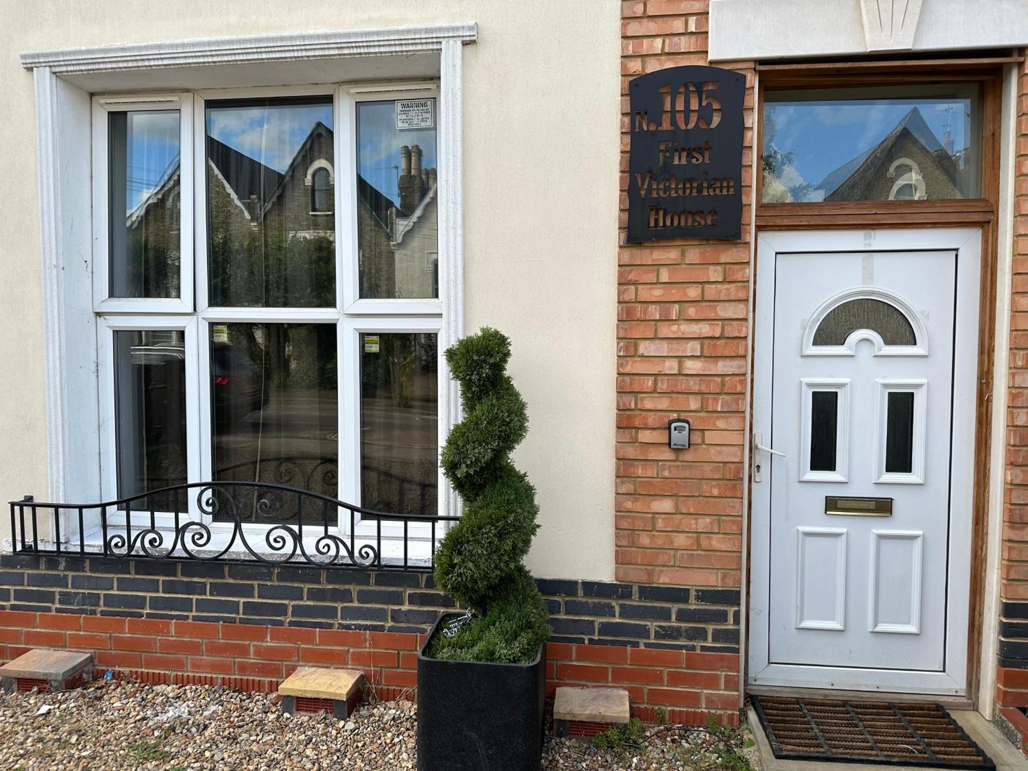 North London A Spacious 7 Bedroom House Accommodating Up To 18 People Complete With Own Gym And Table Tennis Zewnętrze zdjęcie